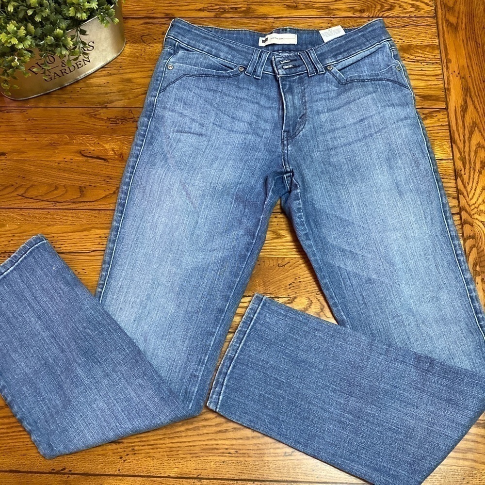 𝅺women's Mid Rise Skinny Levi's Jeans Size 8.